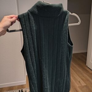 Elegant Sleeveless Dark Green Turtleneck Sweater